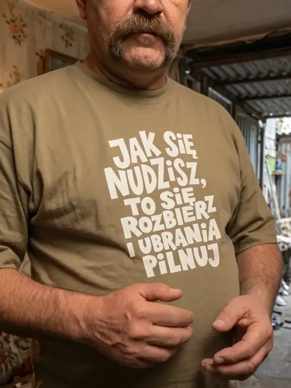 koszulka – jak się nudzisz to się rozbierz i ubrania pilnuj