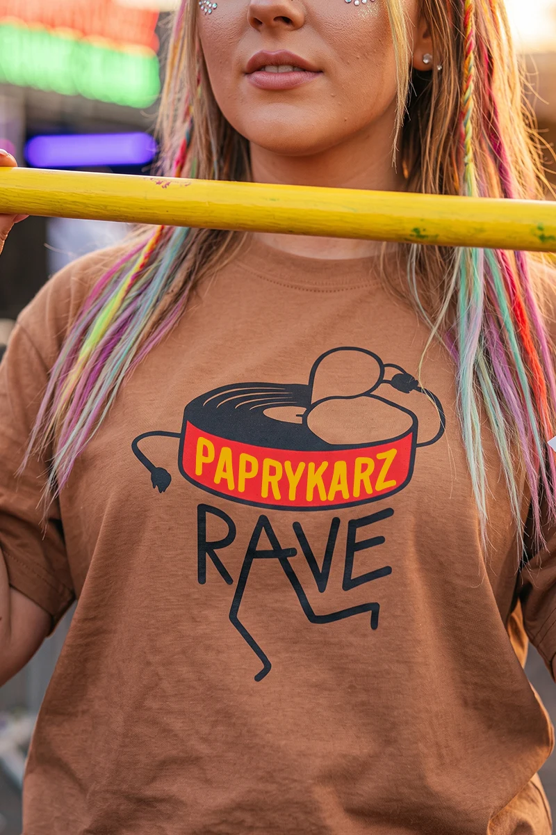 Koszulka oversize paprykarz rave z grafiką konserwy stylizowanej na gramofon i płytę winylową