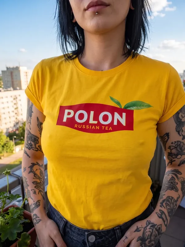 Żółta koszulka z nadrukiem Polon Russian Tea, będącym parodią znanego logo herbaty Lipton
