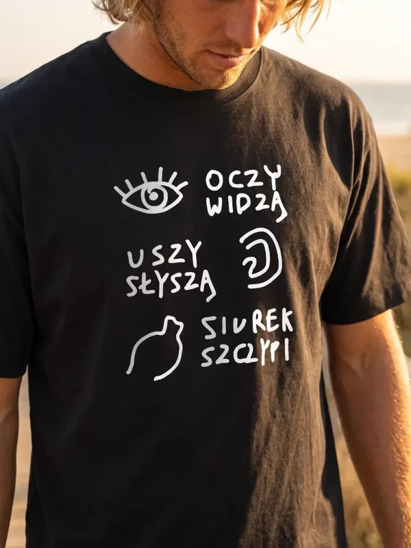 Koszulka oversize z nadrukiem Koszulka – Oczy widzą, uszy słyszą, siurek szczypi. Dla sztywnych chłopaków i dziewczyn
